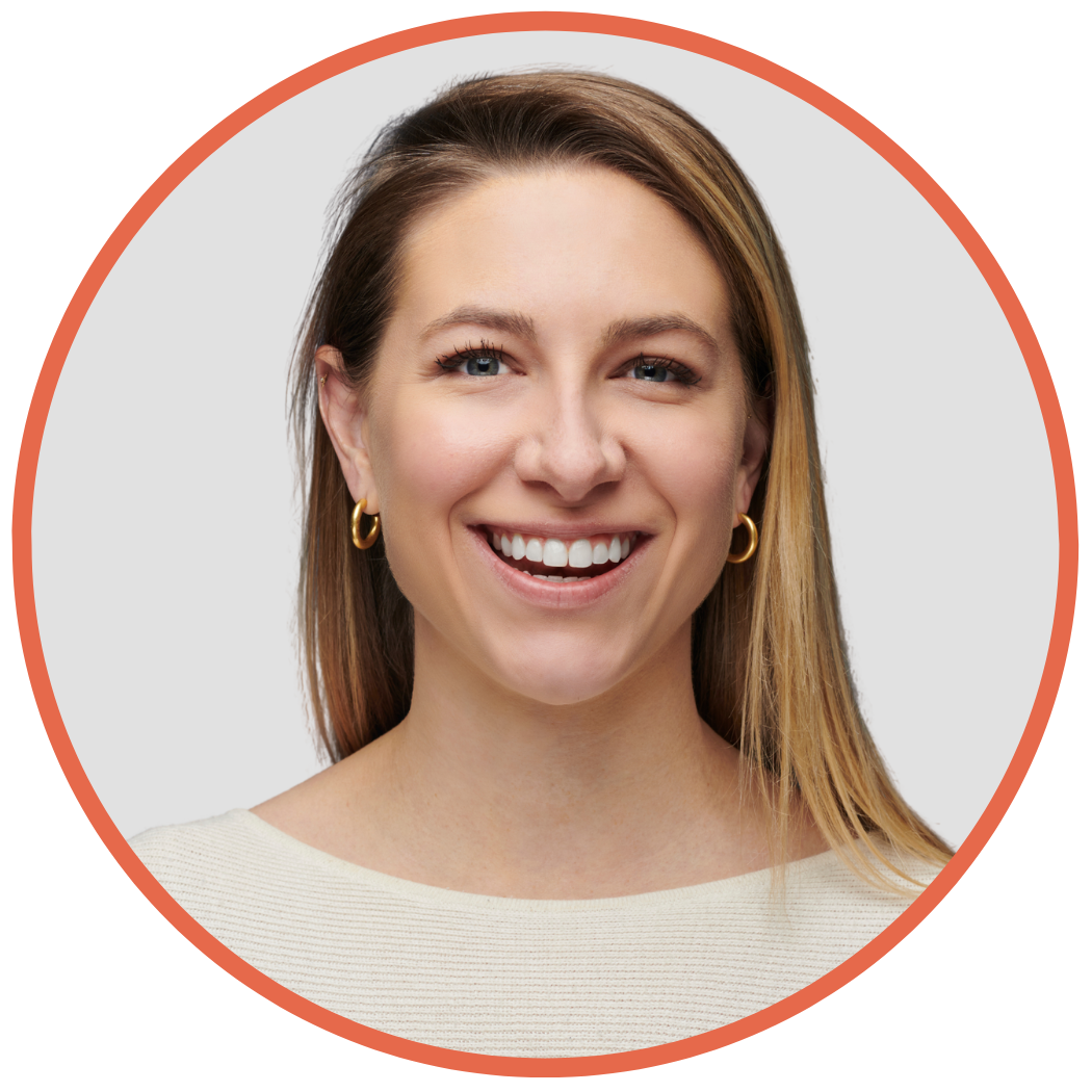 Kelly Headshot
